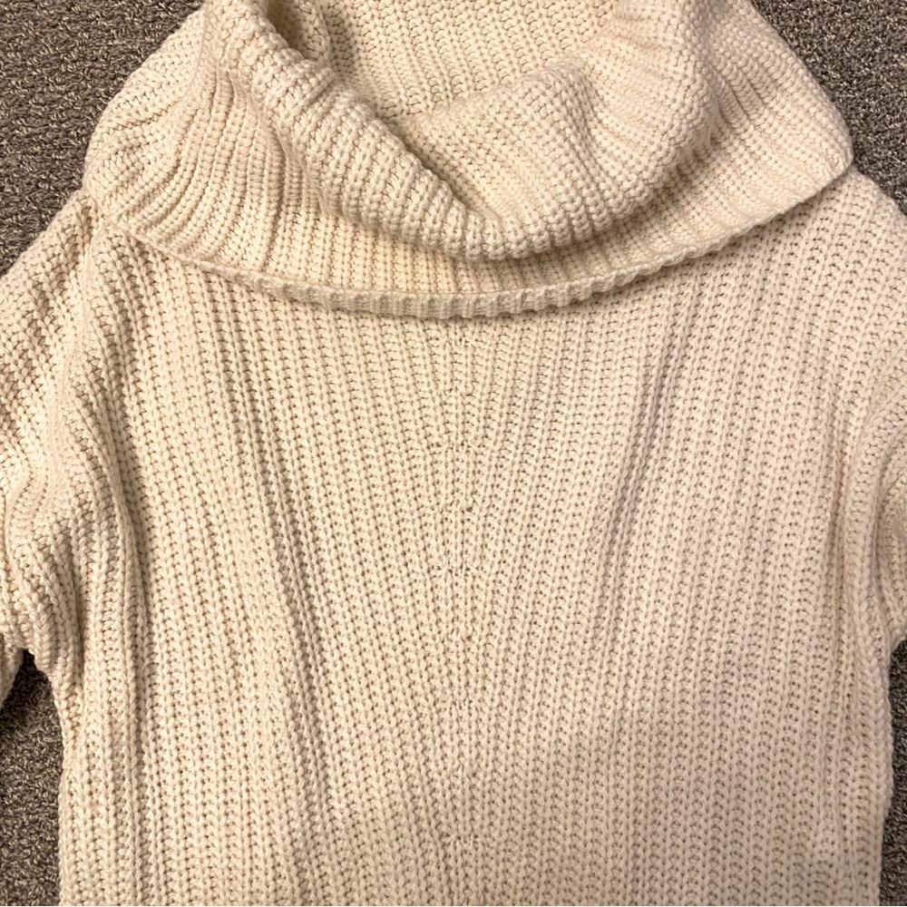 Large Neck Sweater - Picture 4 of 6